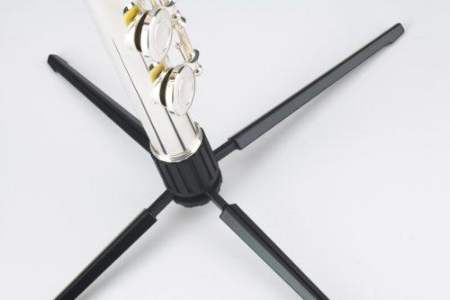 K&M hangszerállvány Fuvola, kicsire csukható, 4 lábú, műanyag; fuvolaállvány