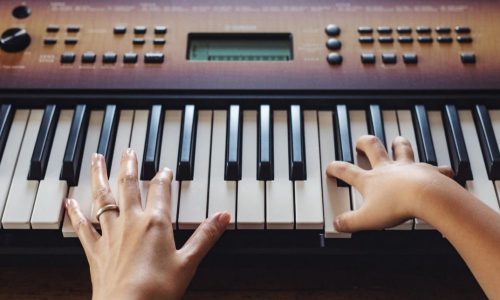 Yamaha PSR-E360 szintetizátor, juhar, 61 billentyű