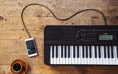 Yamaha PSR-E360 szintetizátor, juhar, 61 billentyű