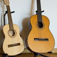 Gitárállvány, gitárszék, zsámoly